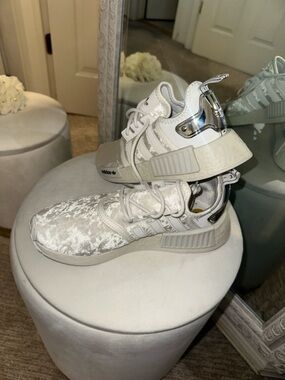 adidas White crushed Velvet velour metallic Sneakers Silver tennis shoes 8 new